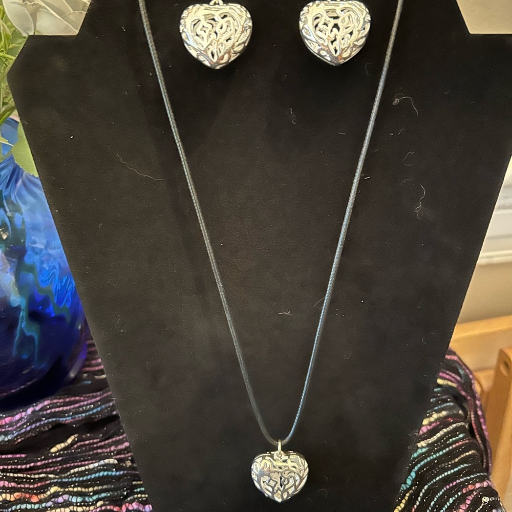 NWOT Silver Hollow Filigree Necklace and Earrings Set